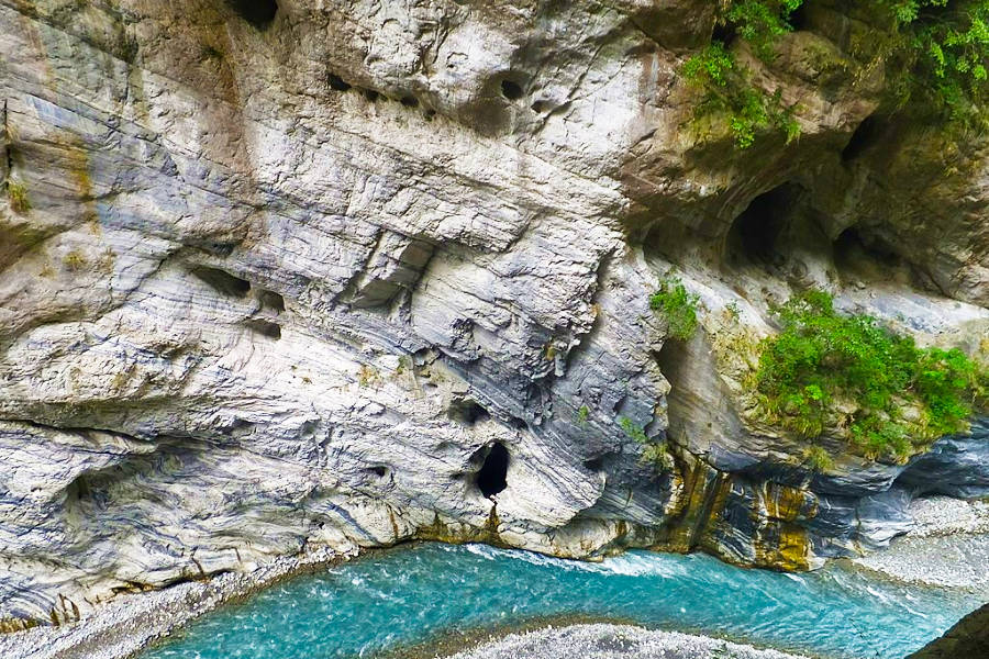 Swallow Grotto (Yanzikou) Trail in Taroko National Park